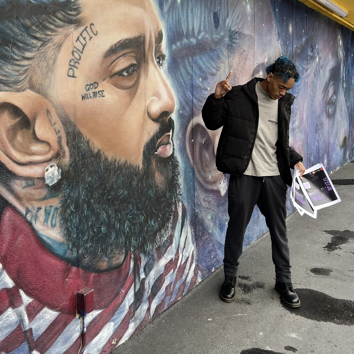 1727jb's tweet photo. Los Angeles I love the love and support, was on Melrose, Hollywood Blvd, Nipsey square, etc…. Point is if you see me around scan that code and  spread the word 💜💙🐺 #Hussel #motivate https://t.co/06SRImfmmP