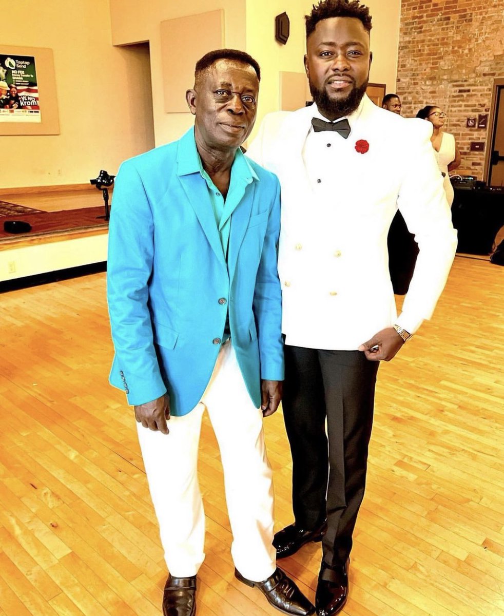 yencomgh's tweet photo. The man on the left is a legend. 

Rt if you know him. 👍 https://t.co/2pyfyAcJGB
