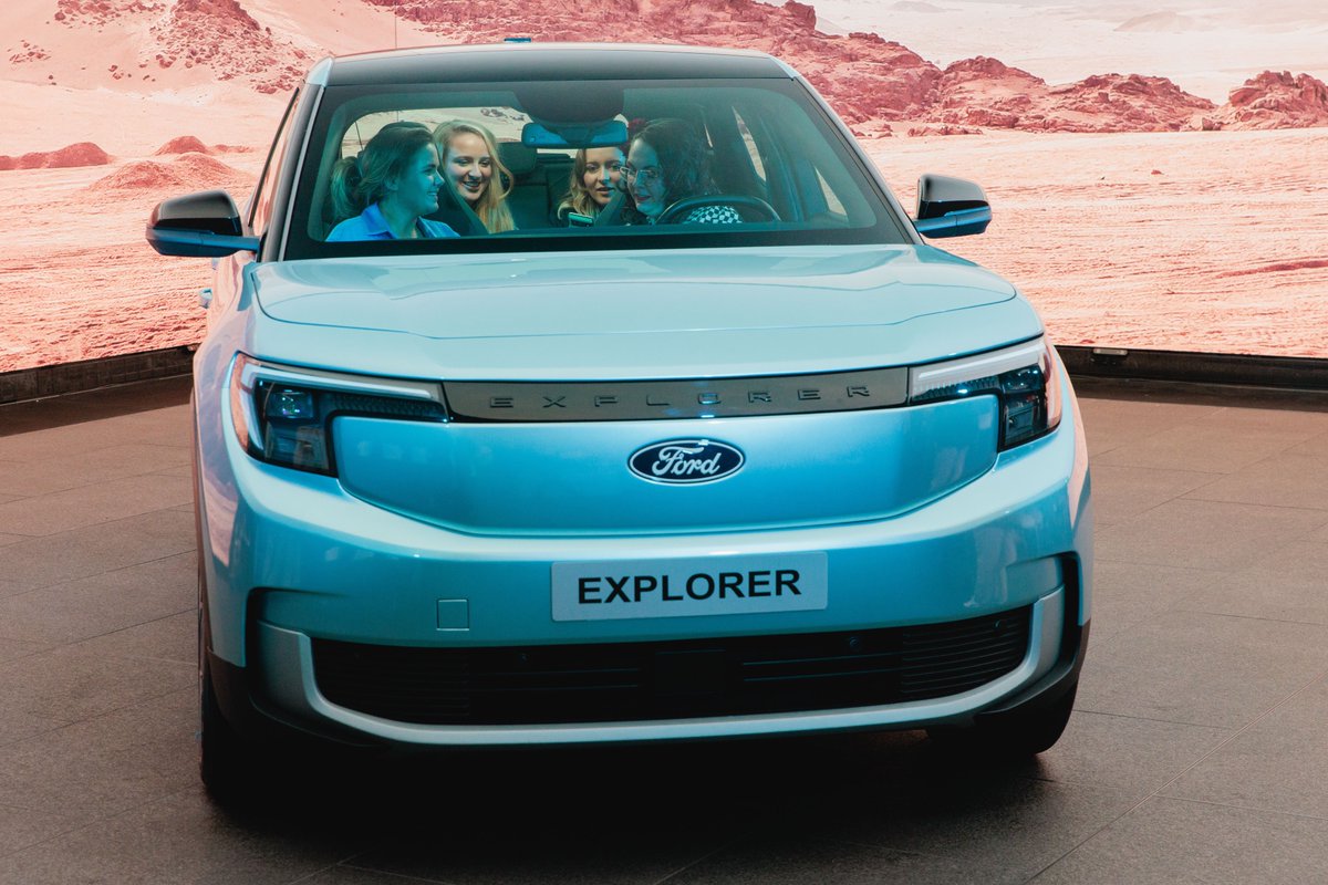 WildBethan's tweet photo. 🚨OPINION THREAD: By 2030 the UK will only sell electric cars. BUT only 1 in 5 women have considered electric.
I had the opportunity to go to @forduk's #WomenDriveElectric event for a peak at the new #Explorer.
After weighing up the pros and cons, here is why I would go electric: https://t.co/WjQIsaRsUJ