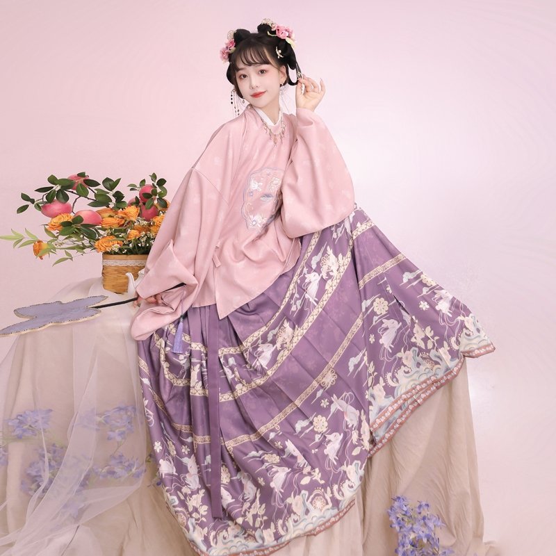 Beautiful_Hanfu's tweet photo. 明制汉服 
Hanfu of Ming Dynasty style 

#ChineseCostume #中国风 #中華風
 #Chinese_style #hanfu_challenge
#汉服 #漢服 #한푸 #hanfu https://t.co/8ChTVdV004