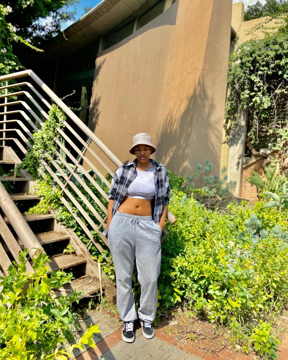 Kween_Zizipho's tweet photo. Greeting you in the name of studs who wear crop tops. https://t.co/9IS0palb2U