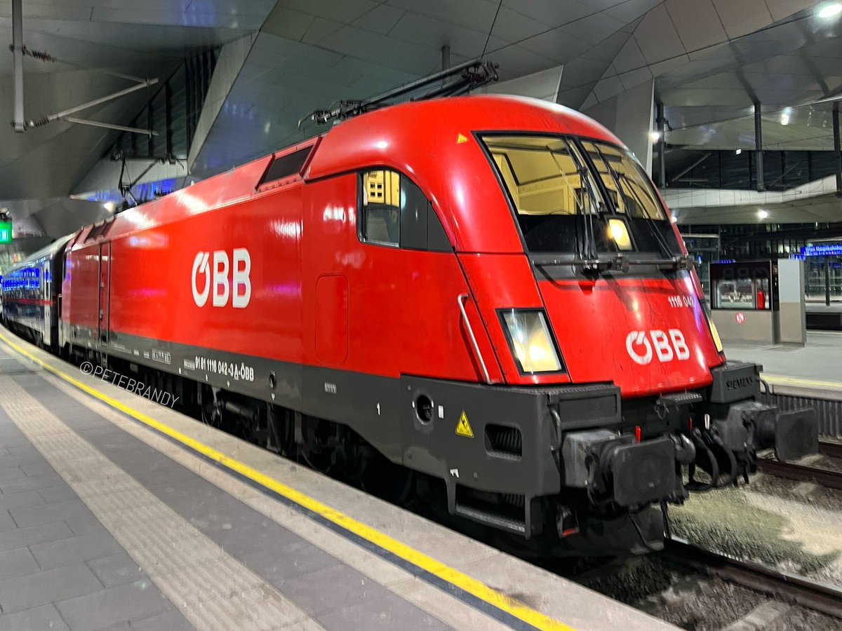 petebrandy's tweet photo. NJ 466 Wien Hbf to Zürich HB aboard double decker sleeping car in Deluxe cabin.  My tripreport: https://t.co/NnbBfNNEjs https://t.co/TevxI7a55H