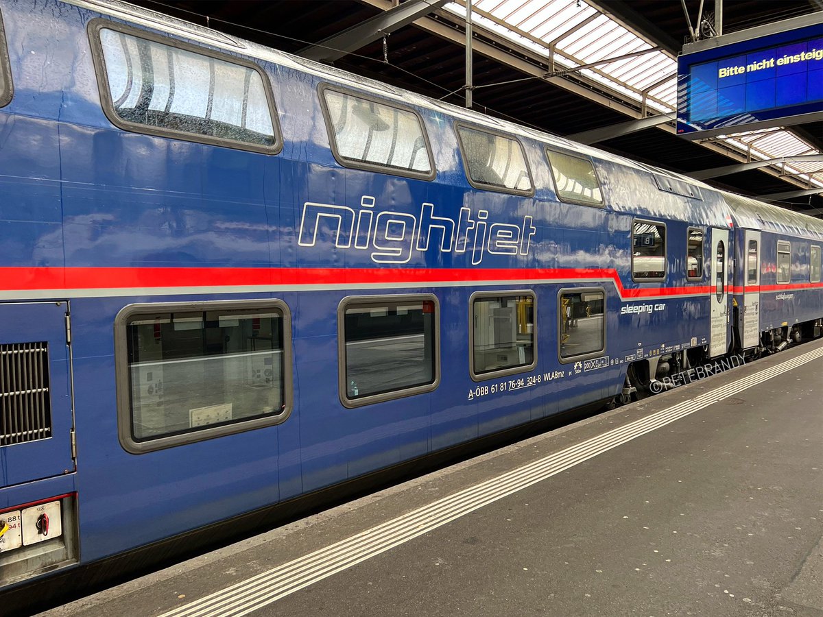 petebrandy's tweet photo. NJ 466 Wien Hbf to Zürich HB aboard double decker sleeping car in Deluxe cabin.  My tripreport: https://t.co/NnbBfNNEjs https://t.co/TevxI7a55H