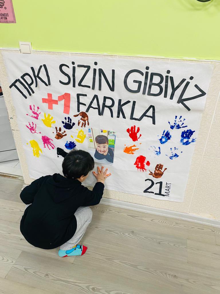AnaokuluHasuni's tweet photo. Gerçek Dostlar kromozom saymaz ❗️ iyiki varsınız❤️ Onlar da tıpkı bizim gibiler ve +1 farkla hayatımıza renk katıyorlar.
21 Mart Dünya Down Sendrom Farkındalık Günü
#DownSendromuFarkındalıkGünü @hsnugz @SilvanKaymakam @SilvanMEM @KadriOzdemiral @ensaribulun #silvan #hasuni https://t.co/kqnwuJ4NYX