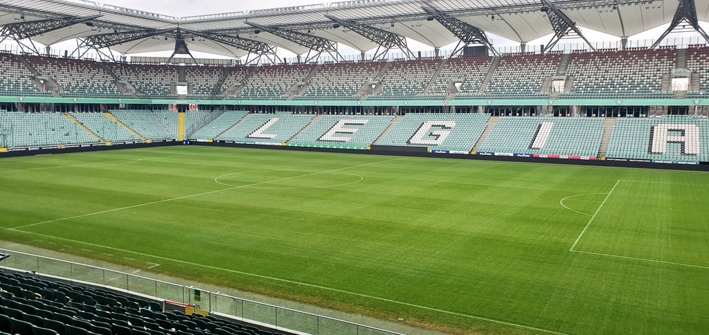 LTTsports's tweet photo. #Essma summit Day 2 🏟. Afternoon sessions starting with @fcgroningen 🇳🇱 Who is responsible for #entertainment in football 🤔😏⚽️ https://t.co/n0rF18H8Ly