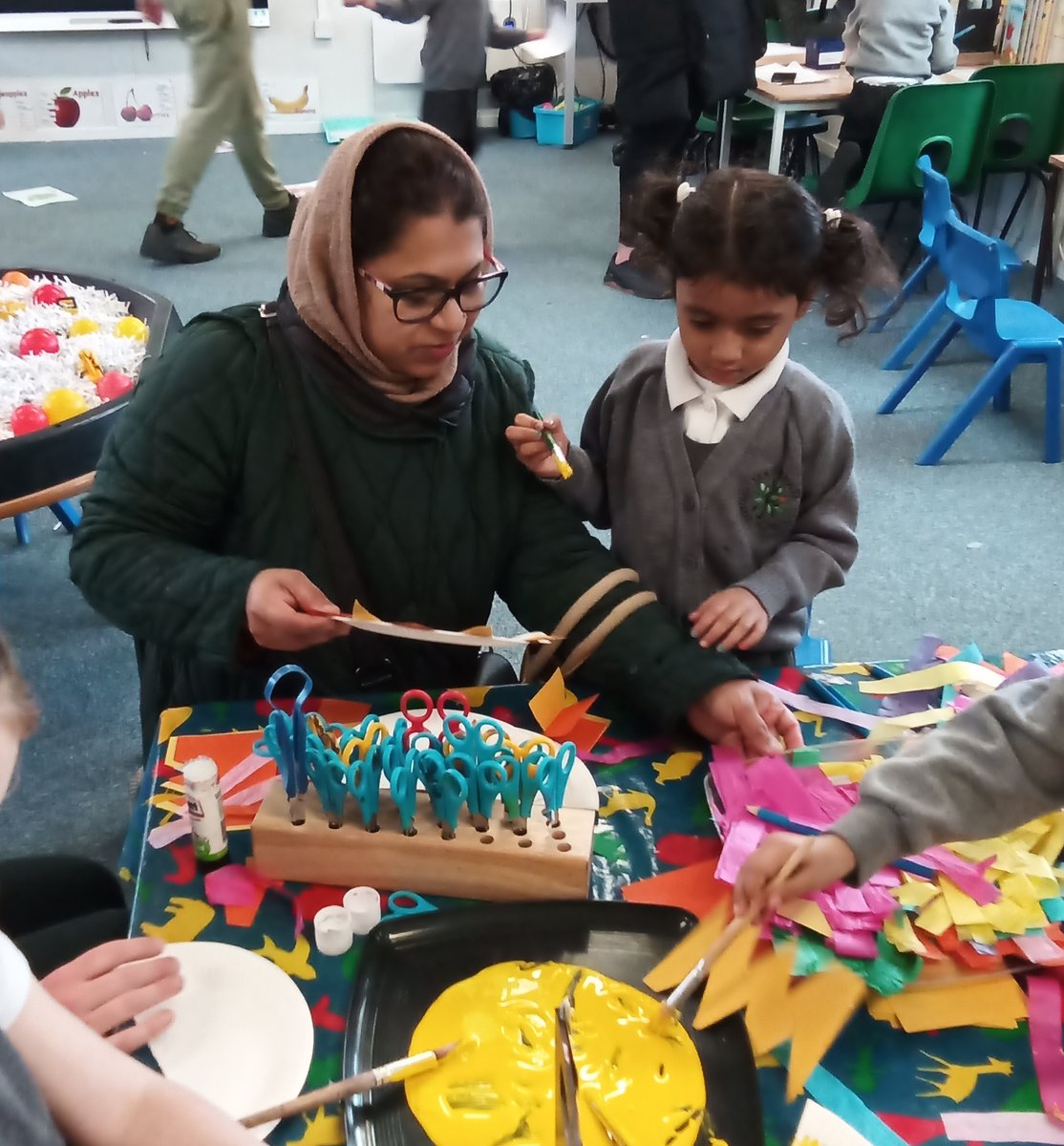ManorParkSchSM1's tweet photo. Garnet class enjoyed sharing all our Spring 1 learning with parents for our Express and Share #MPPApshe https://t.co/3JCxjcovkd