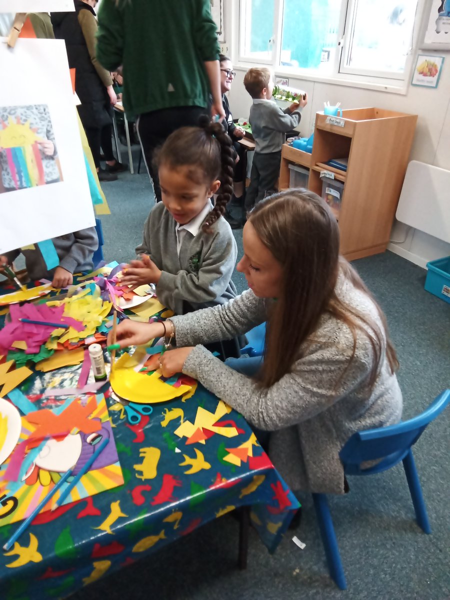 ManorParkSchSM1's tweet photo. Garnet class enjoyed sharing all our Spring 1 learning with parents for our Express and Share #MPPApshe https://t.co/3JCxjcovkd