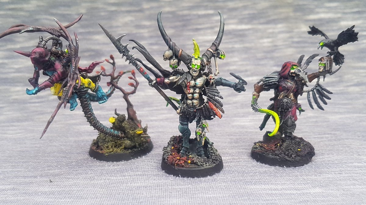 tattooloverboi's tweet photo. So happy with the fairy tale horror vibe of my #Drukhari 🧟♂️🧝♂️ #Haemonculus, #Archon and #Succubus, ruling Triumvirate of the #WatchersintheWoods 🌳👻 https://t.co/xjyk3925es
