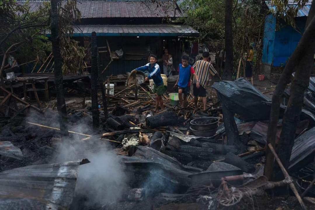 katycho22222's tweet photo. It is reported that 35 residential properties were burnt down owing to electric shock in #Janyan IDP camp at Mar 21 night.  #2023Mar21Coup #CrimesAgainstHumanity #WhatsHappeningInMyanmar https://t.co/vtZfPERbsP