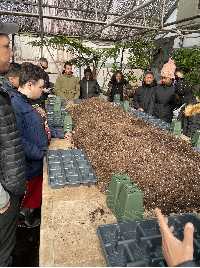 AndreaVaz1006's tweet photo. 🌸🌻 How fitting that on the first day of spring, our Autism students get a chance to work in the Greenhouse Program with Untermeyer Gardens! Such a wonderful and fulfilling hands-on experience for all! 🌼🌷@a_dechent @YonkersSchools #GreenhouseProgram #UtermeyerGardens #RHS https://t.co/vFWh45Ewbt