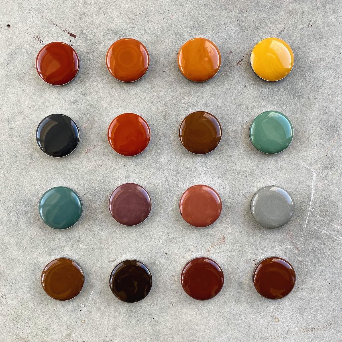 Happy International Color Day 🌈 Pans of soil-based watercolors - which row, column, or diagonal would you choose to paint with today?