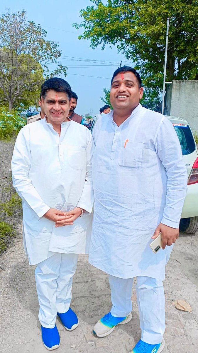 dineshs44544578's tweet photo. Chote bhai shre komal Gurjar ji ke sath rahna huva https://t.co/tb4KQT6EBt