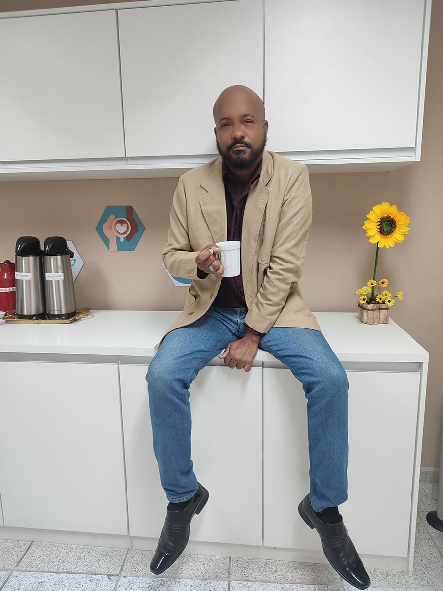 ofcjulimar's tweet photo. Workando... E naquela pausa para o café, alguns clicks para embelezar seus olhos através do meu perfil na sua time line! 

#work #workando #negrogato #pretolindo #gayblack #biscoiteiro #gayman #beard #beardman #brasil https://t.co/qVaKJA9j4O