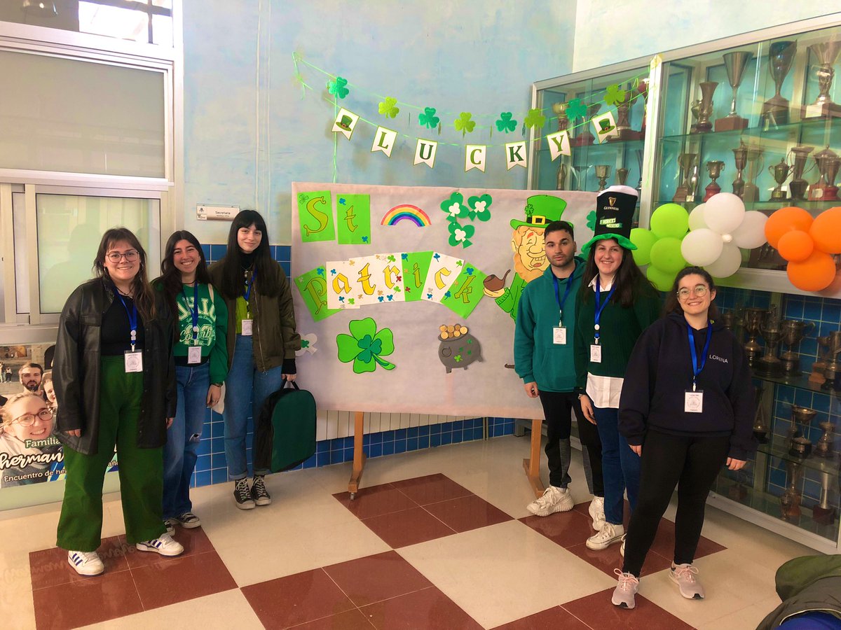 CIrish_Caceres's tweet photo. Hoy hemos estado en el Col. San Antonio en Cáceres realizando talleres de música y baile irlandés por la semana de San Patricio ☘️ https://t.co/P46dZSftBU