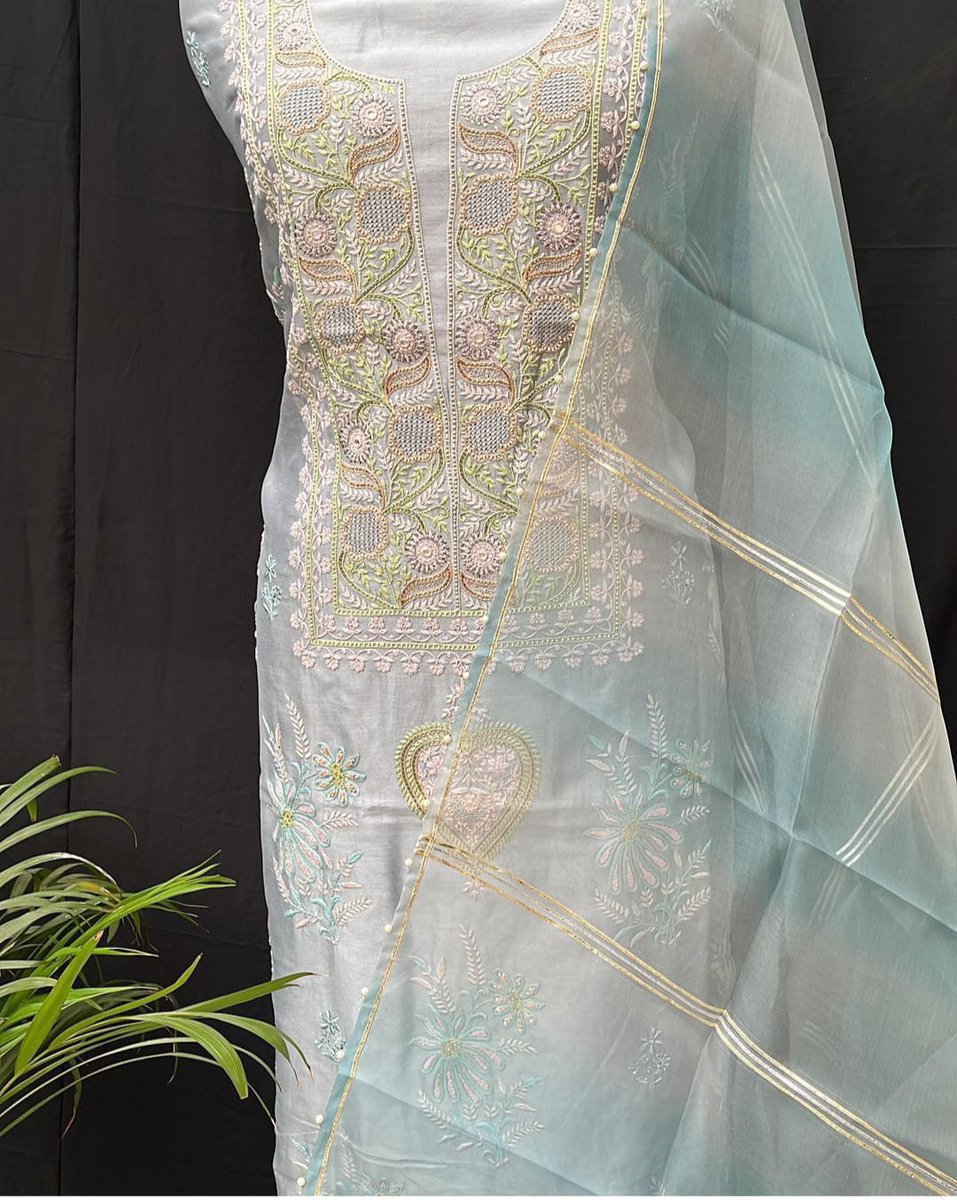AwadhChikan's tweet photo. Make a long-lasting impression on parties, occasions, and formal dinner that match your personality gives a royal a look with some Indian conventional touch with chikankari work with this Soft Chanderi Suit with organza dupatta embellished with Bead, Aari, Cutdana, and Moti work. https://t.co/uM4yGN0LNy