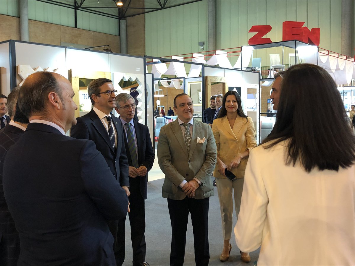FranPaezSev's tweet image. ✅ #Sevilla vuelve a convertirse en el punto de encuentro del sector del #mueble 🛋️

📍 @fibesevilla acoge desde hoy, y hasta el próximo viernes, una nueva edición de @SurMueble.

📊 Los datos avalan a este evento como el gran escaparate ferial del sector en nuestro país 🇪🇸.