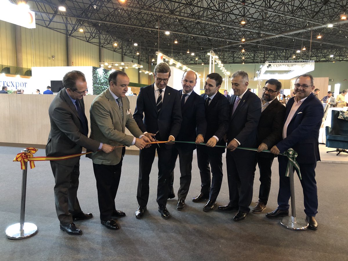 FranPaezSev's tweet image. ✅ #Sevilla vuelve a convertirse en el punto de encuentro del sector del #mueble 🛋️

📍 @fibesevilla acoge desde hoy, y hasta el próximo viernes, una nueva edición de @SurMueble.

📊 Los datos avalan a este evento como el gran escaparate ferial del sector en nuestro país 🇪🇸.