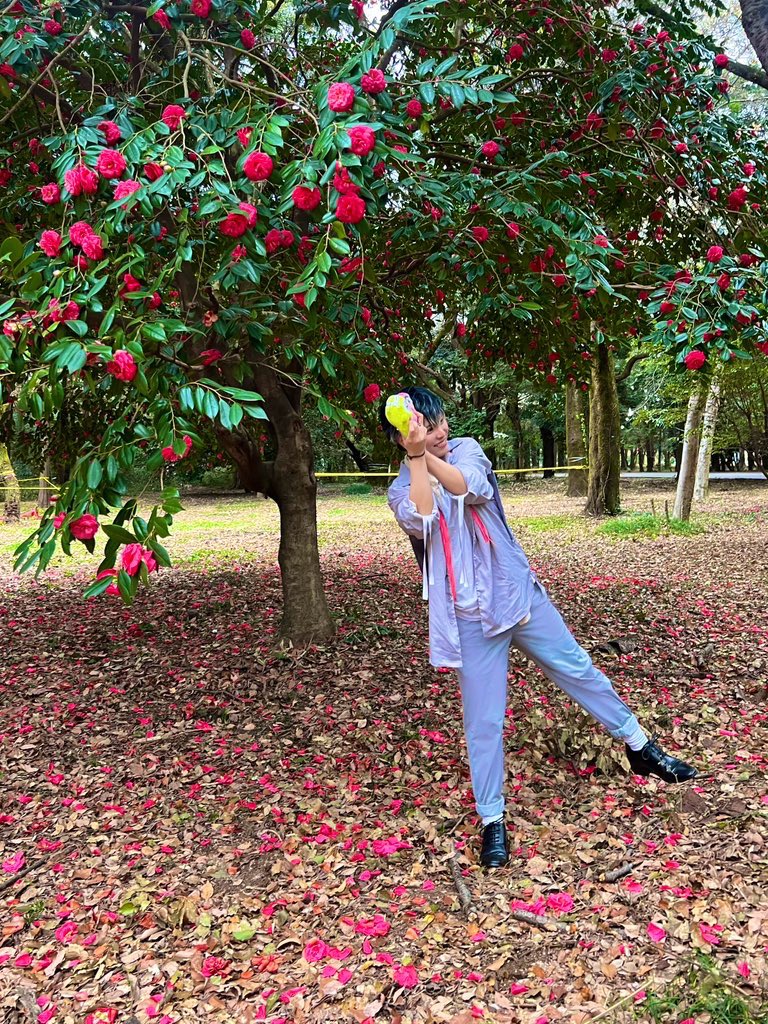 この日にみやこちゃんがくれたりばれ結婚式引き出物みたいなプレゼントみて💒笑 その場で開けなかったの悔しいくらいりばれ😭笑
超可愛いラッピングもしてくれたらしく…ユアラプ衣装のウェディングベール()だったの結婚を意識させる二次創作❄️みたいでじわる(偶然らしい)大事に使うね!ありがとう!