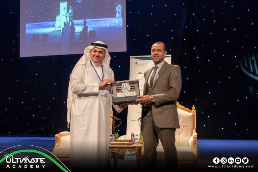 UltiAcademyEG's tweet photo. تكريم #ألتمت_أكاديمي اليوم من خلال جامعة أم القرى بالمملكة العربية السعودية🏆، حيث تم تسليم درع الجامعة لرئيس الأكاديمية المهندس/ سامح بكار، نظرًا لدعم الأكاديمية المتواصل للطلاب وتدريبهم علي أحدث الأنظمة ERP.
 #ERP_System #ultimateacademy #التمت_اكاديمي #رؤية_السعودية_2023 https://t.co/irbgLKe92s