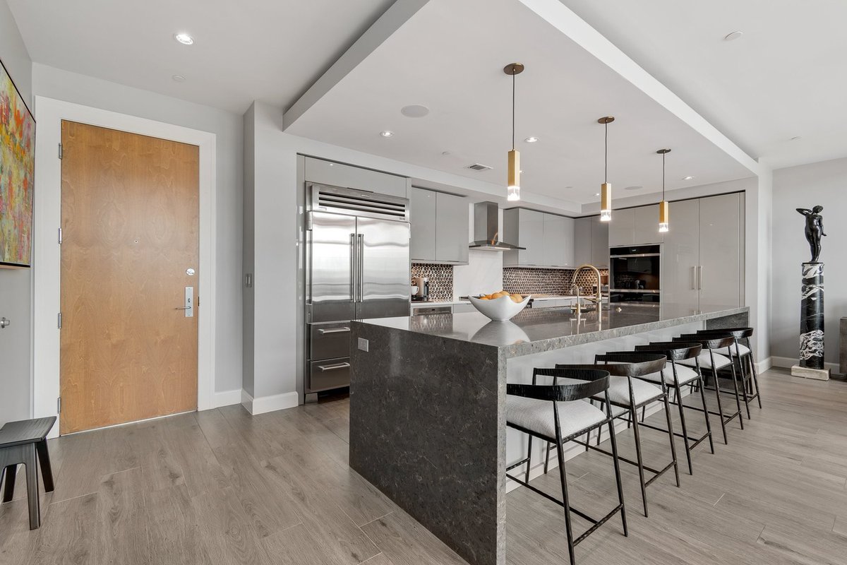 Tenn_Homes's tweet photo. I would feel like the protector of Nashville with views like this!  Just call me Batman.

📍 900 20th Ave S #1703, Nashville, TN
🛏️ 2
🛁 3.5
🏠 2,973 sq.ft.
$2,995,000
MLS: 2498239
Listing courtesy of: Zeitlin Sotheby's International Realty
#nashvillerealestate https://t.co/vcAV0KqhNd