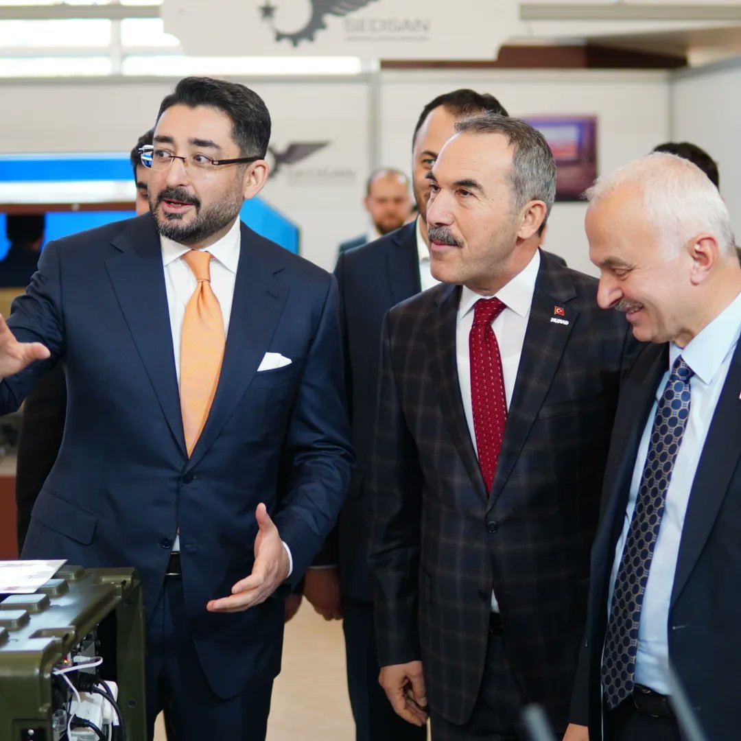 RobitTeknoloji's tweet photo. Bu yıl dördüncüsü düzenlenen Askeri Radar ve Sınır Güvenliği Zirvesi'nde Çok Maksatlı Kamikaze İHA olan #azab yoğun ilgi görüyor.
#azab #irobit #robit #utman #femis #militaryradarandbordersecurity #uav #loiteringmunition #Drone #defence #airdefence #navydefence @MRBSTurkey https://t.co/LcJsKOtyfi
