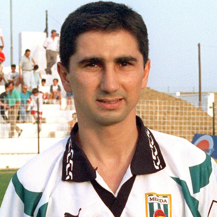 👤 Elige a tu extranjero favorito del Mérida (AÑOS 90).

🇷🇸Visnjic
🇷🇸Milojevic
🇦🇷Aquino
🇧🇬Kiriakov
🇺🇾Gabi Correa
🇵🇾Benítez
🇧🇷Sinval
🇵🇱Podbrozny
🇺🇾De los Santos
🇦🇷Gabrich
🇦🇷Biagini
🇦🇷Navarro Montoya
🇵🇹Nuno
🇧🇷Barata
🇮🇱Idan Tal
⁉️ Otro (Especificar)