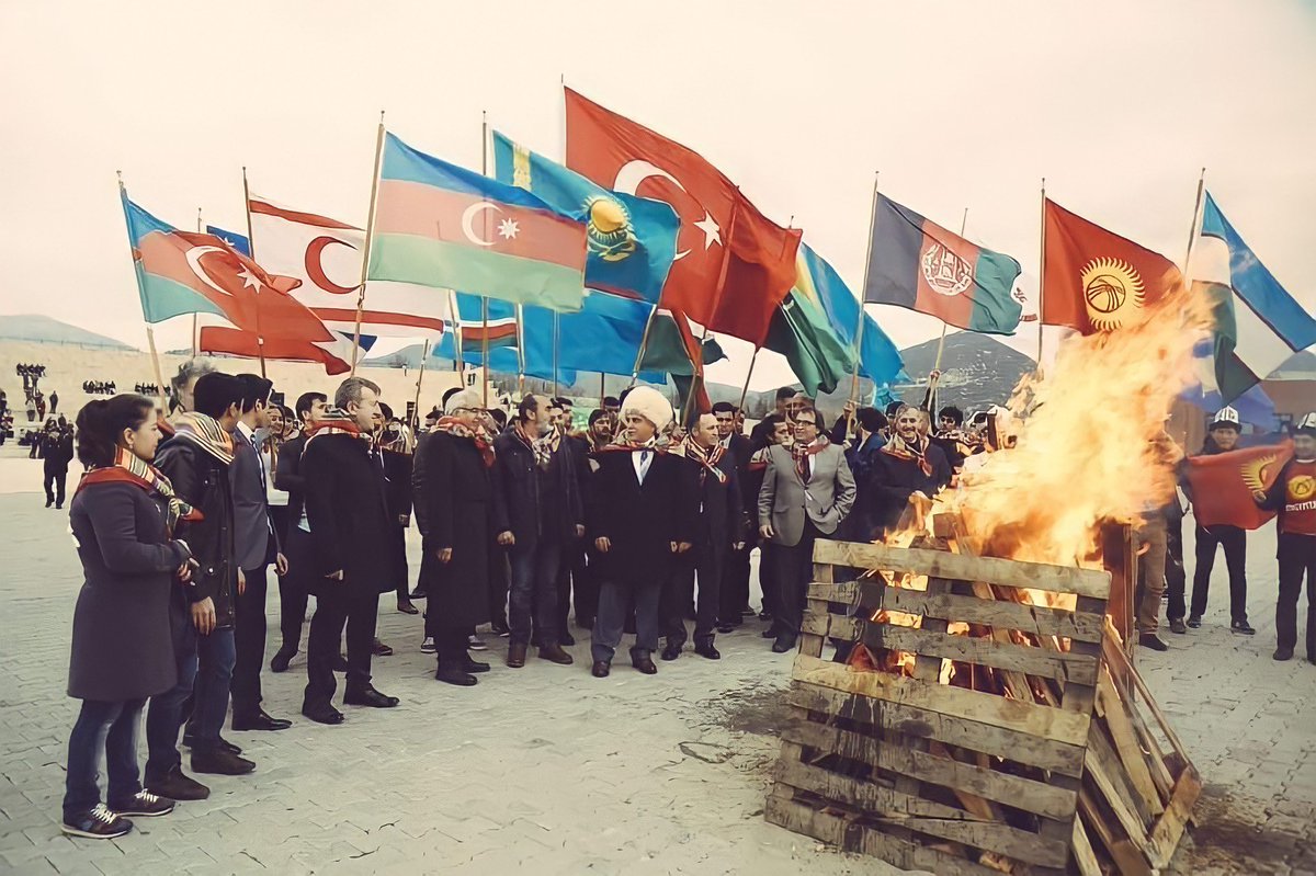 Nevruz'u başka uluslara yamamaya çalışan ya haindir ya puşttur!

#Nevruz
#ErgenekondanÇıkış
#NevruzTürkünBayramıdır