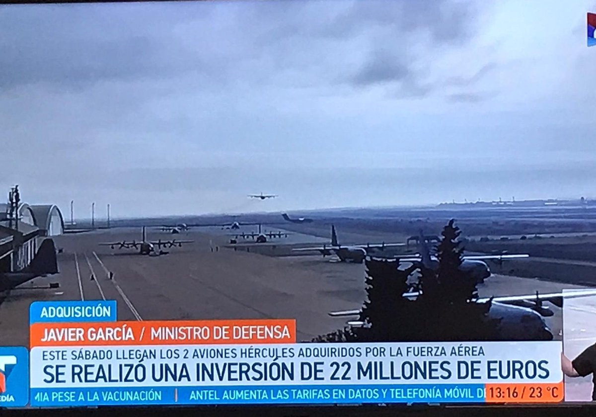 AlfTuitea's tweet photo. Con lo que costaron los dos aviones de guerra Hércules de 1974 que compró este gobierno por 22 millones de euros, se podrían:
♦️Hacer 25 festivales acá estamos.
♦️Haber traído 90 veces a Lali.
♦️Haber traído 360 veces a Daniela Mercury. https://t.co/RBb9d4qvrP