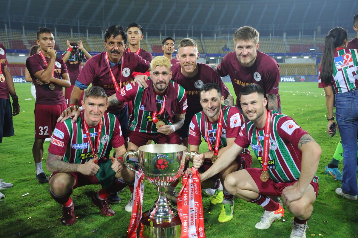 RoyBastab's tweet photo. 💚❤️CHAMPIONS OF INDIA ❤️💚
#JoyMohunBagan https://t.co/JNMsXGUVwB