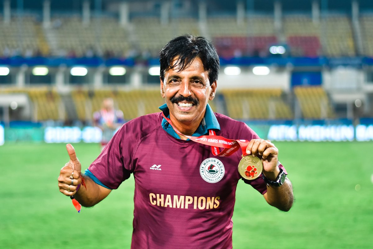 RoyBastab's tweet photo. 💚❤️CHAMPIONS OF INDIA ❤️💚
#JoyMohunBagan https://t.co/JNMsXGUVwB