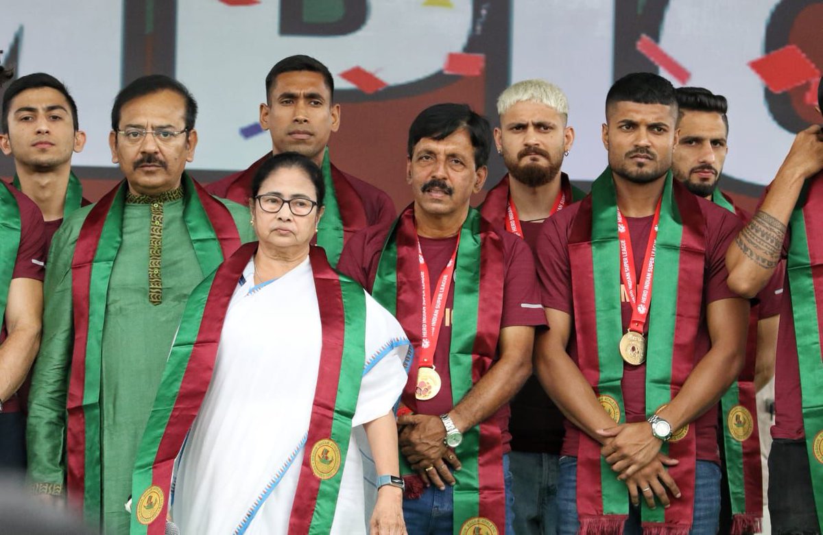 RoyBastab's tweet photo. 💚❤️CHAMPIONS OF INDIA ❤️💚
#JoyMohunBagan https://t.co/JNMsXGUVwB