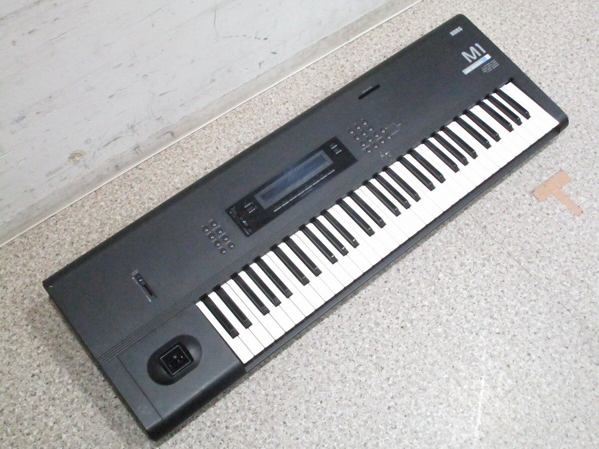 ishibashi_yoko's tweet photo. 横浜店 #キーボードマート です。
1980年代を彩った #KORG シンセ #POLY800 と #POLY800_2 の中古が揃いました。
この後に #M1 #01w などワークステーションシンセの発売へと続いていくんですよね。
販売中の中古シンセはコチラ⬇️
https://t.co/oFPKfd7hpq
#シンセ
#中古シンセ https://t.co/VflL2K2ipr