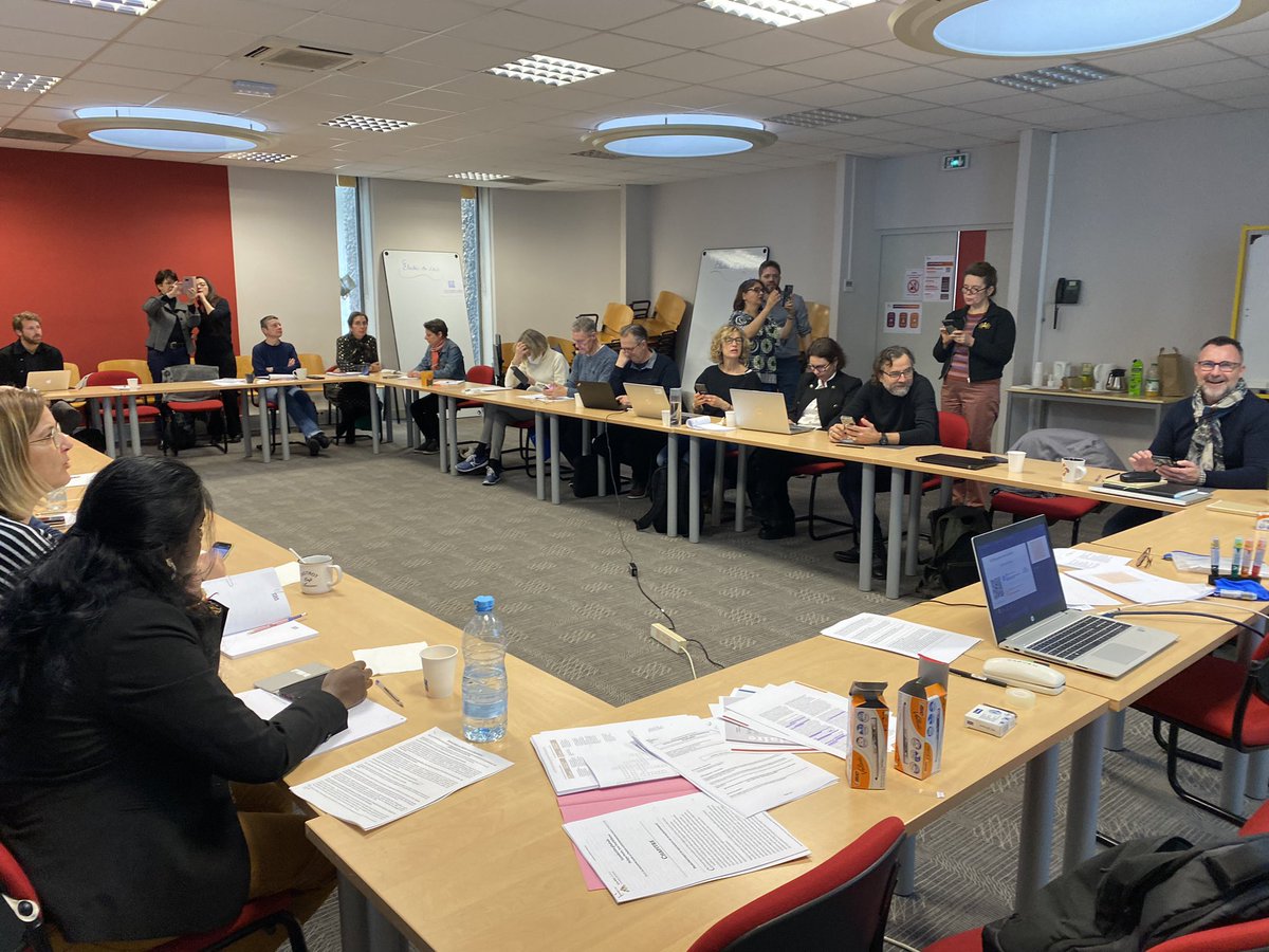 AlineBrahami's tweet photo. Formation du service de l’EAFC au principe de laïcité. Curiosité et engagement des stagiaires autour d’études de cas. https://t.co/0NHBgquYfh