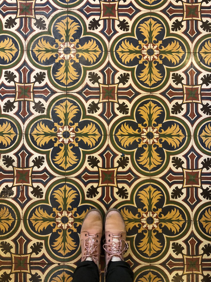 restaurika's tweet photo. Vinimos a dar una conferencia a Mérida y eso solo significa una cosa: salir a buscar todos los pisos de pasta posibles, así que acá va el spam de primavera de losetas hidráulicas de Izamal, Valladolid y Mérida, comenzamos: 1/1000 🧵 https://t.co/4ADEdRdPaE