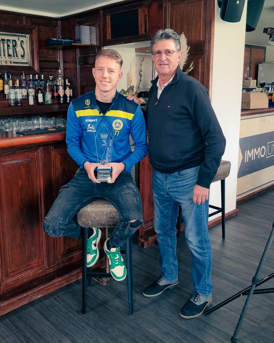 FirstViennaFC's tweet photo. 🆆🅾🆆 - Wir gratulieren unserem Stürmer Luca #Edelhofer zum 3. Platz der Krone-Wahl zum Fußballer des Jahres 2022! 🤩🥉
#ViennaFamily #comeonvienna https://t.co/93eUsVyGAe