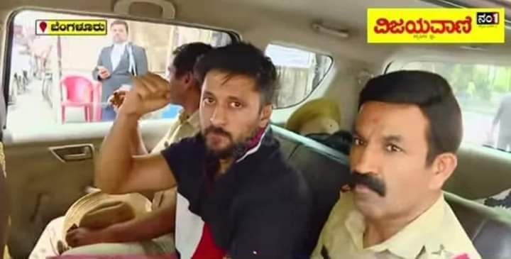 RiyazfSDPI's tweet photo. ನ್ಯಾಯಕ್ಕಾಗಿ ಧ್ವನಿ ಎತ್ತುವುದನ್ನೇ ಅಪರಾಧವಾಗಿಸುವ ಫ್ಯಾಶಿಸ್ಟ್ ಮನೋಸ್ಥಿತಿಯ ಬಲಿಪಶುಗಳಾಗಿ ಇಷ್ಟ ಇಲ್ಲದಿದ್ದರೂ ಸಂವಿಧಾನದ ಆಶಯಗಳನ್ನು ಗಾಳಿಗೆ ತೂರಿ ಅಕ್ರಮ ಬಂಧನ ನಡೆಸಬೇಕಾಗಿರುವ ಪೊಲೀಸ್ ಅಧಿಕಾರಿಗಳ ಪರಿಸ್ಥಿತಿ ನಿಜಕ್ಕೂ ಶೋಚನೀಯ !!

#Istandwithchethan https://t.co/uV8f7qWVhD