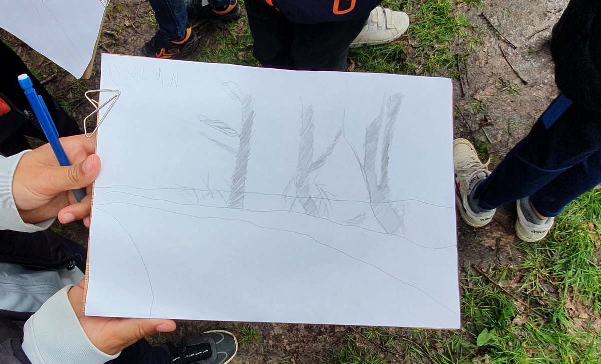 cauevendee's tweet photo. 10 classes CM1/CM2 du pays des Achards partent découvrir la forêt et sa faune. Lecture du paysage du bocage dans la forêt Moulin Beignon. Action du @PaysdesAchards animée par l’ONF, la fédération de chasse et le @cauevendee . Initiation au croquis de paysage par notre paysagiste https://t.co/Yz2HYHVnw6