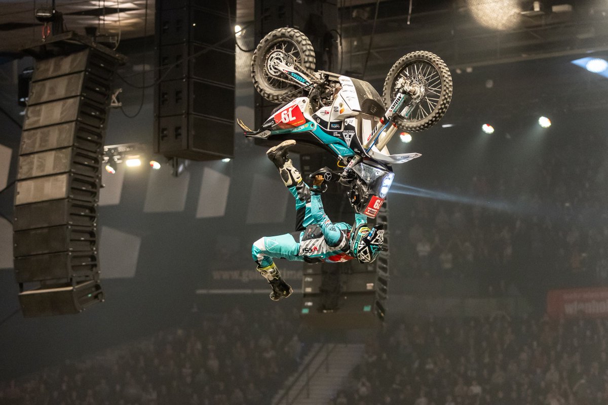 Moto_cz's tweet photo. Podmol je zpět! S dakarskou motorkou předvedl salto a trénuje freestyle 😍 🏍
https://t.co/75Lbz7T52e
#motocz #zavodymotocyklu #motocykly #motorky #liborpodmol #dakar #freestyle #fmx https://t.co/WZGCHrK6aQ