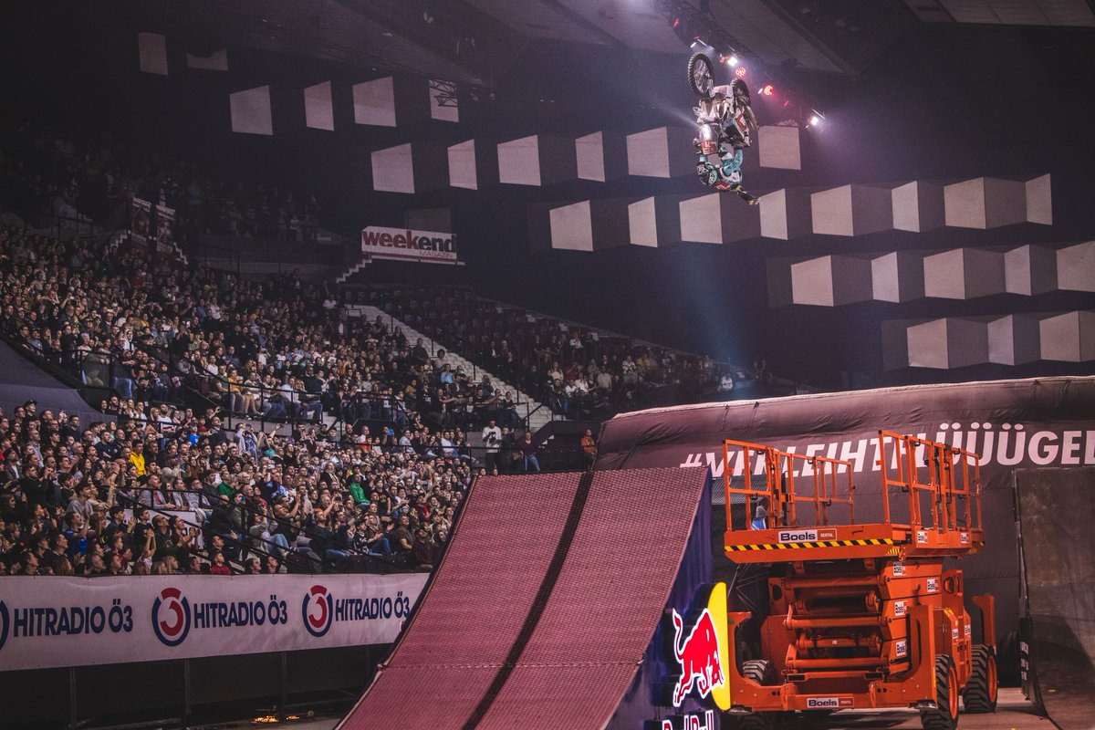Moto_cz's tweet photo. Podmol je zpět! S dakarskou motorkou předvedl salto a trénuje freestyle 😍 🏍
https://t.co/75Lbz7T52e
#motocz #zavodymotocyklu #motocykly #motorky #liborpodmol #dakar #freestyle #fmx https://t.co/WZGCHrK6aQ
