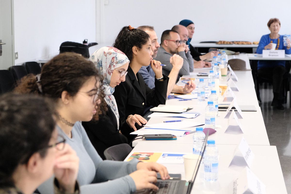 IEMed_'s tweet photo. Dar ➕espacio informativo y protagonismo a la diversidad de mujeres musulmanas, una de las principales recomendaciones de #MAGIC, 
proyecto financiado por la UE y liderado por el @IEMed_
Hoy @NadZiani (@Al_Fanar) ha presentado sus resultados en el IEMed.
👉🏽https://t.co/4xjRPgSwXB https://t.co/xcrEARt4FG