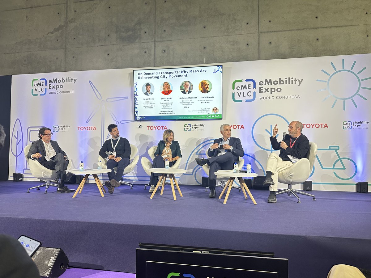 deneru's tweet photo. 🎙 Daniel Garcia i Tarrazona, Product Manager, ha presentat el sistema de https://t.co/kDjseBV8Y3 al Auditorium Toyota de l’@eme_vlc a la sessió anomenada “On demand transports: Why Maas are reinventig city movement” https://t.co/bC04SazIyH
