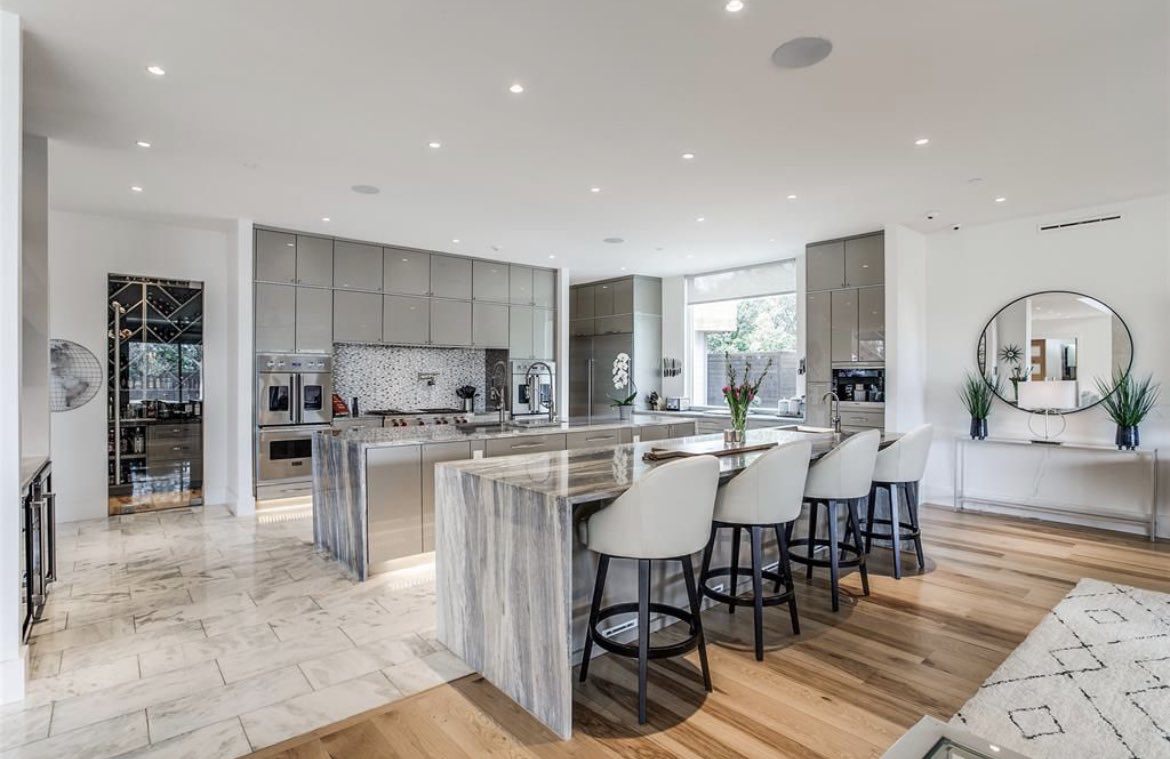 InsaneEstate's tweet photo. Dallas, TX. 5 bedrooms and 8 bathrooms on 3.64 acres listed for $15,795,000. https://t.co/FsAbgBvr4k
