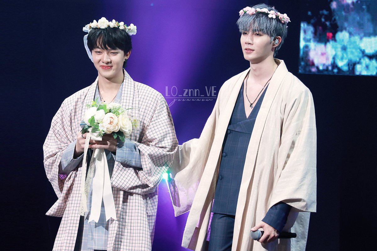 LO_znn_VE's tweet photo. 웨딩마치는 꼭 봐야해!!!
놓칠 수 없어!!!당근 없지!!!
부케던지는 울 이쁜 누뉴🧡🧡
프룩이 눈빛은 뭔데 이렇게 그윽하냐고💙💙
너무 아름다워🧡💙💙🧡
.
#CutiePie
#CutiePieSpecialBlooming
#CutiePieBloomingInTokyo
#ZeePruk  
#NuNew 
#ZeeNuNew
#지누뉴 #지프룩 #누뉴 https://t.co/HjE2i9SdyI