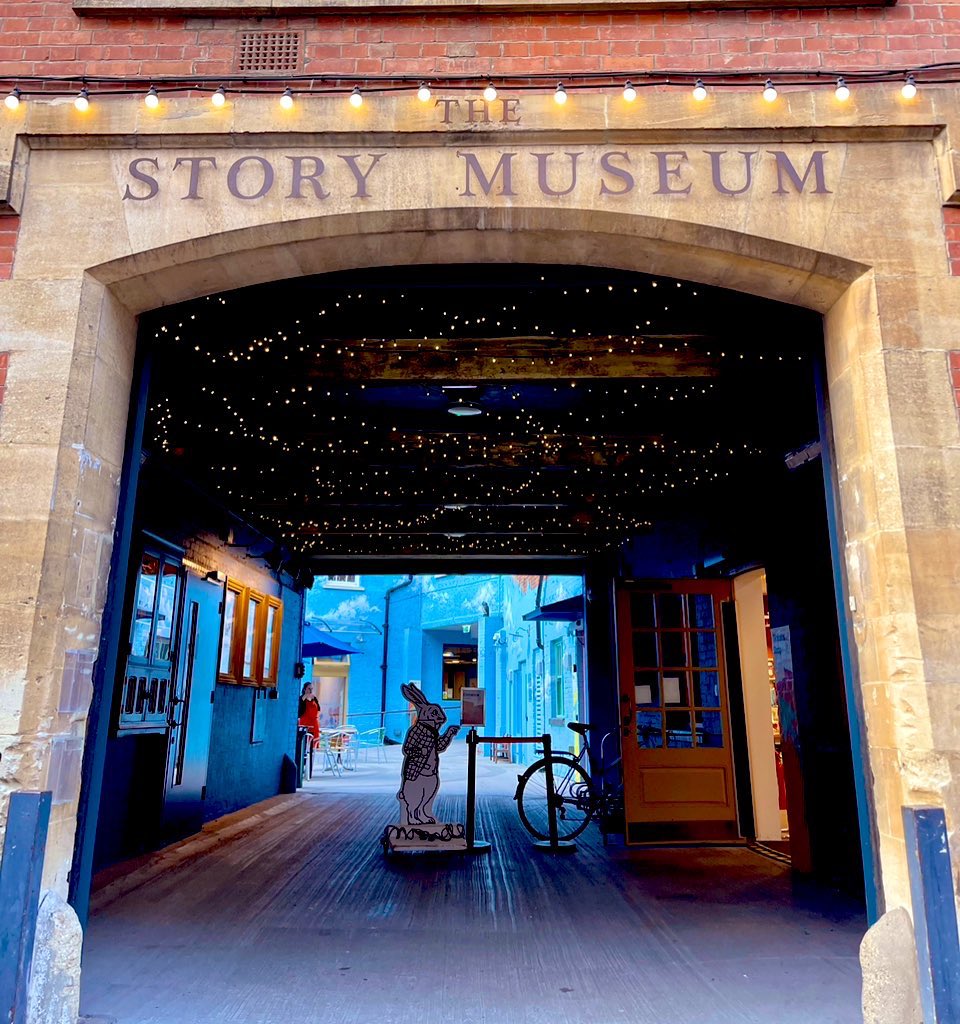 QueenieBooks's tweet photo. Looking for literary-inspired Easter fun with the kids? 🐣📚 Check out our selection of UK Literary Destinations, from Harry Potter in London to Wonderland in Oxford! 🇬🇧🤩 Visit our bio for the link to start planning your adventure. #Easterfun #booklovers @TheStoryMuseum https://t.co/0pJKp6I9ZQ