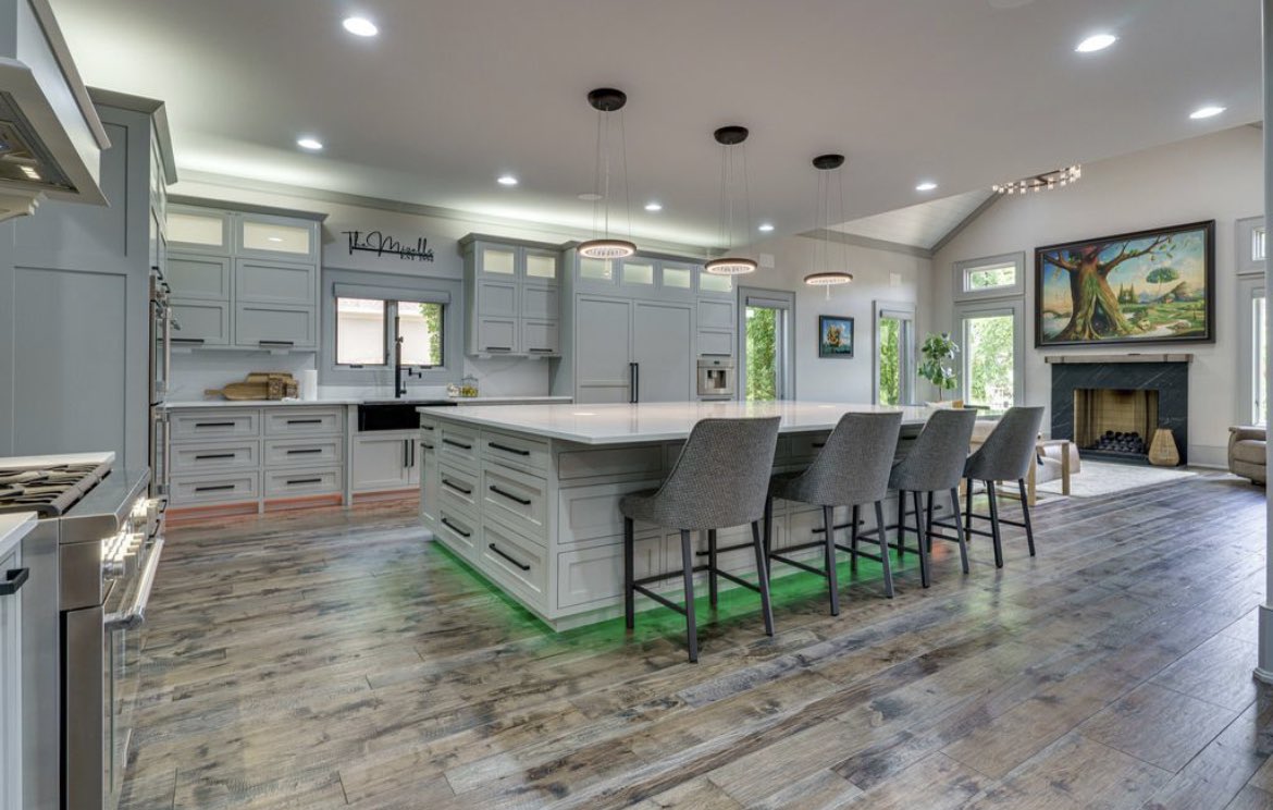InsaneEstate's tweet photo. Franklin, TN. 5 bedrooms and 6 bathrooms with 10,457 sqft listed for $12.5 million. https://t.co/IeYkxCdgqP