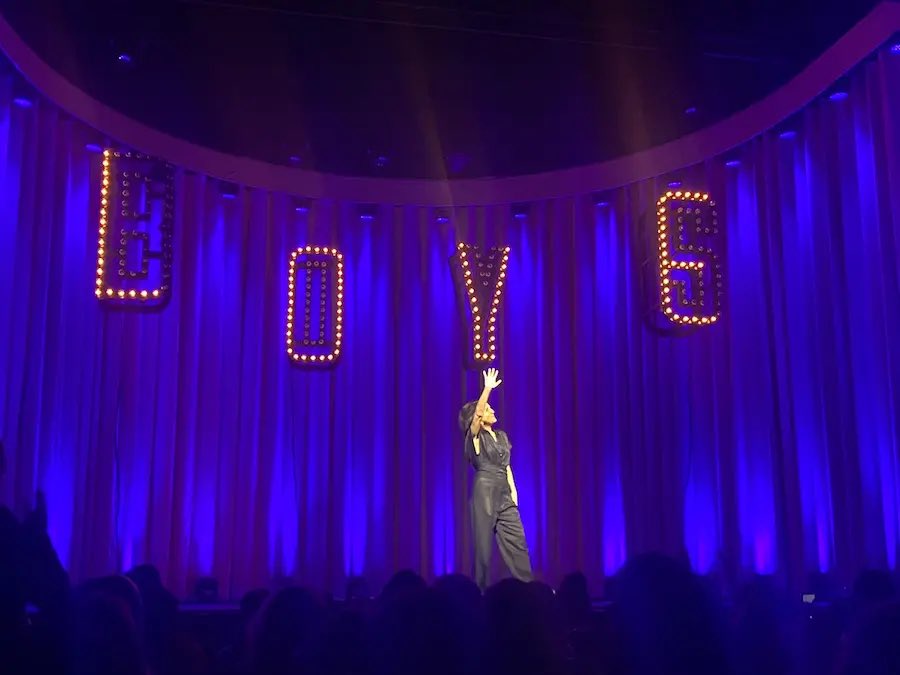 1. Merci Messieurs 😉
Être une femme ds un monde d’homme c’est quoi ? 
C’est être entourée de 99% d’hommes bienveillants, parfois maladroits, avec qui on grandit mutuellement !
Alors merci à mon gd-père et mon père qui, malgré la fierté et le bonheur qu’ils avaient à m’apprendre