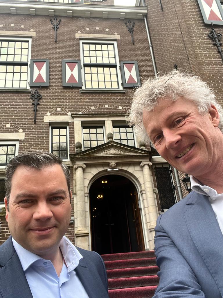 René en Hans hebben zich de afgelopen 24 uur op de Strategie Summit Energie &amp; Utilities ondergedompeld in onderwerpen als duurzaamheid, netcongestie en waterstof. Nuttige bijeenkomst!💡