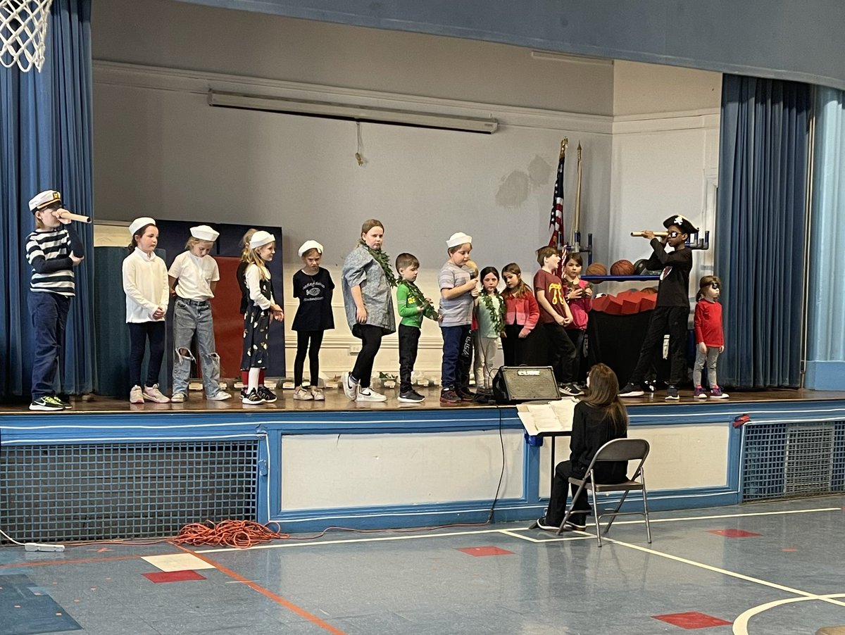 HadleySPS's tweet photo. Our Hadley after school drama club did a great job at their performance! https://t.co/yDVR0qeubE