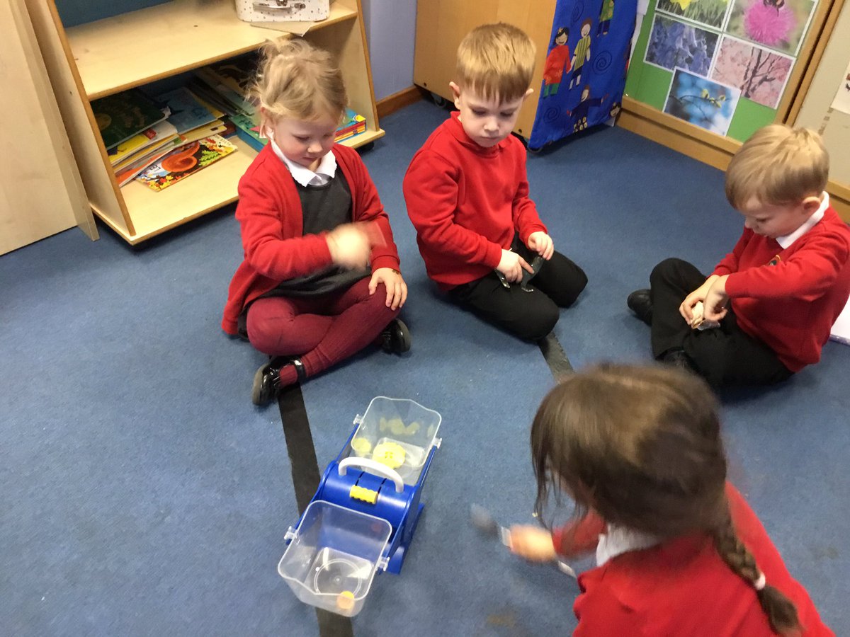 NurseryOPS's tweet photo. The children began to talk about ‘heavy and light’ by using weighing scales! We started learning how to use them and how to predict what would happen with items of different weights! #earlymaths #opsmaths https://t.co/n1cJHvdk2i