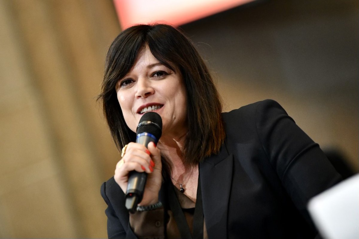 "La première fierté, c’est d’avoir du travail, pour retrouver son indépendance.
Intégrer des réfugiés dans nos équipes est une chance pour eux, mais aussi pour nous."

Anissa Rahali Directrice des ressources humaines <a href="/sibluvillages/">Campings Siblu</a> 

#Foruminclusioneco